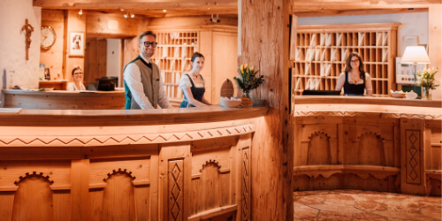 Reception, Reservierung & Concierge